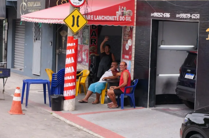Casagrande faz caminhada de campanha ao Senado em Vila Velha