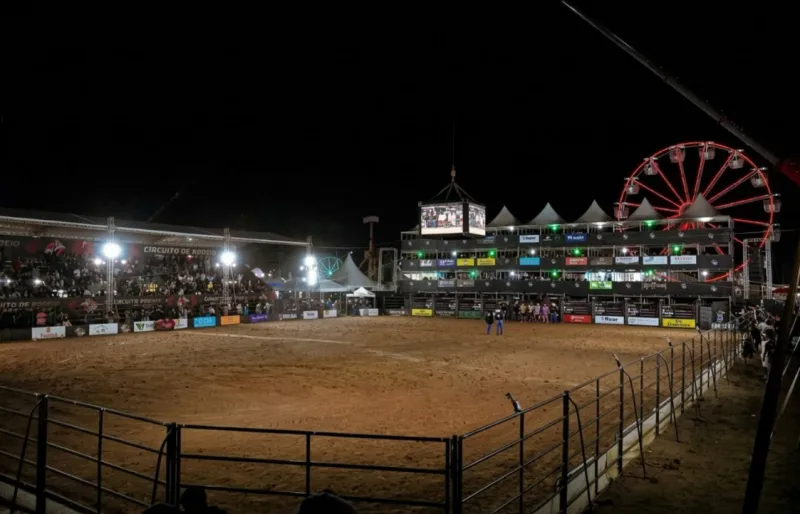 Shows, rodeio e exposição de máquinas movimentam segundo dia da ExpoAgro São Mateus