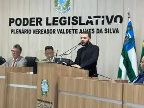 Dênis Amâncio é empossado interinamente em Pedro Canário