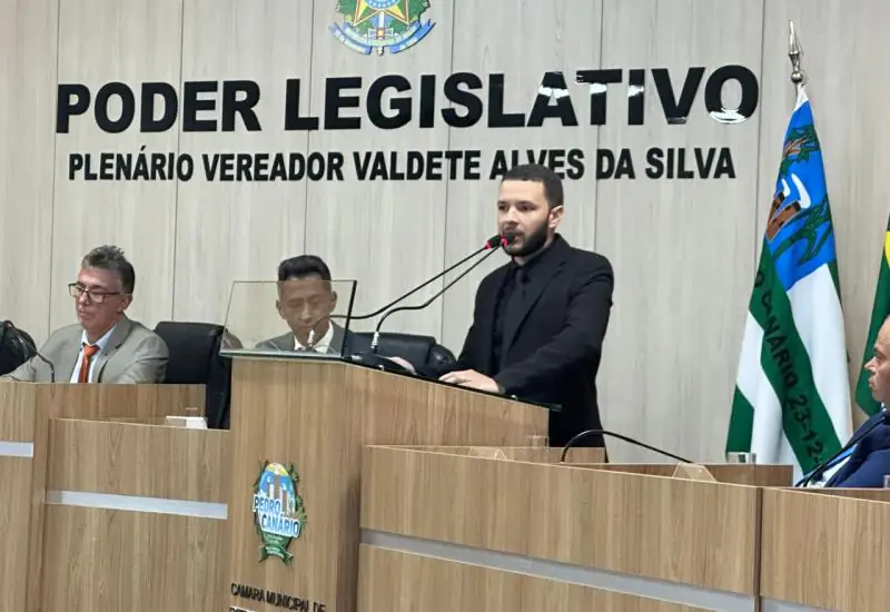 Dênis Amâncio é empossado interinamente em Pedro Canário
