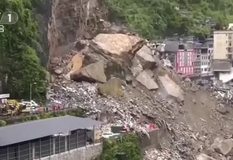 Deslizamento de terra na China deixa oito mortos e 34 desaparecidos