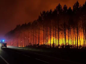 Incêndios florestais fazem mais de 10 mil pessoas serem retiradas na França