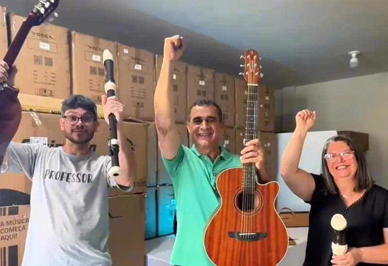 Jaguaré entrega instrumentos musicais para escolas de tempo integral