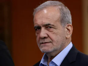 Presidente do Irã critica EUA e diz que defenderá firmemente seus direitos