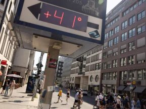 Europa bate recorde de temperatura em verão de ondas de calor e incêndios