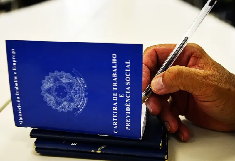 Desemprego fica em 5,8% e atinge 6,2 milhões no país