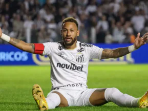 Neymar rebate jornalista após terceiro cartão amarelo: ‘Não inventa’