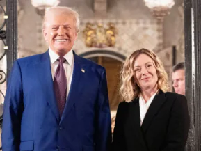 Trump e Meloni se alfinetam (novamente): “Implorou por foto. Tive pena!”