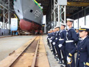 Brasil apresenta novo navio de guerra com a presença de Lula