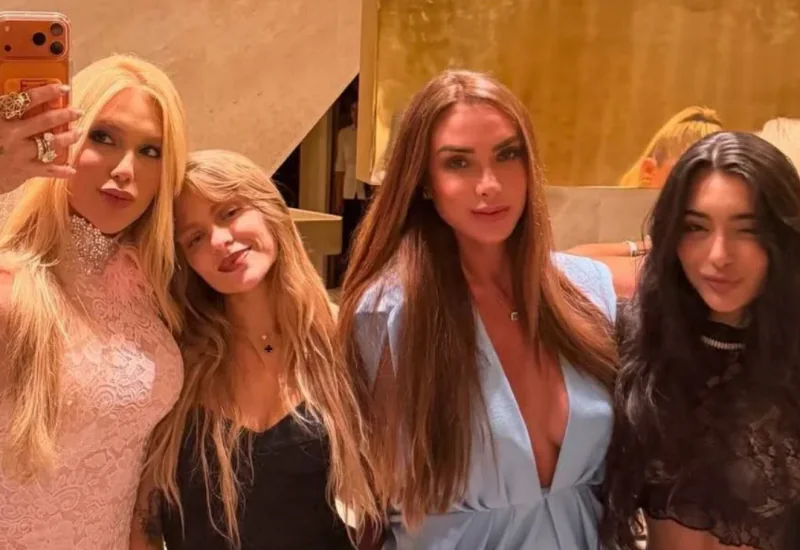 Nicole Bahls posa com Virginia e Luísa Sonza em noitada na Itália