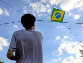 Pedro Canário orienta famílias sobre segurança ao soltar pipas nas férias