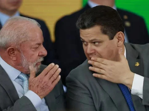 Após afastamento, Lula e Alcolumbre se reúnem em encontro mediado pelo STF
