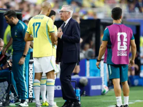 Brasil evolui na Copa, acha time ideal e ganha força