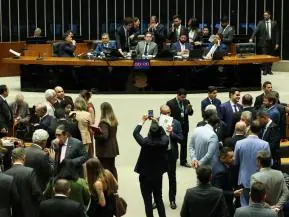 Janela partidária abre calendário eleitoral com troca-troca de partido