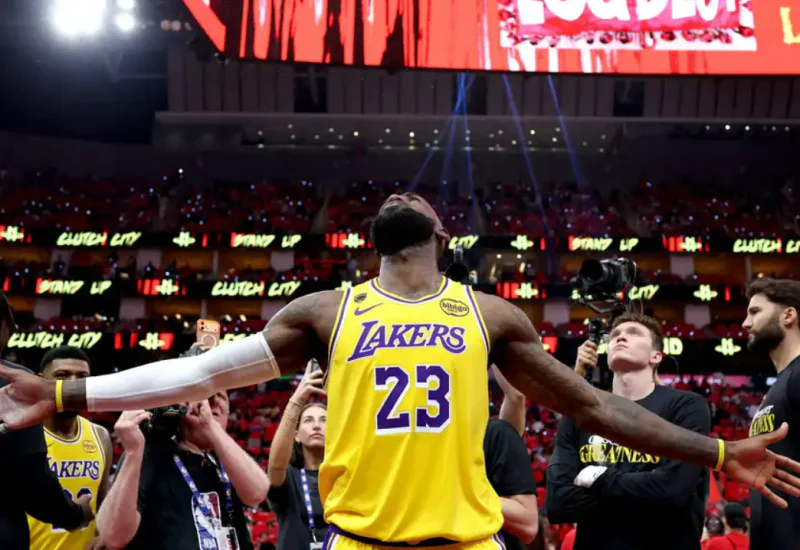 LeBron James escolhe o 76ers para buscar último título da carreira