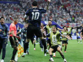 Lautaro marca no fim, Argentina vira sobre Inglaterra e vai à final da Copa