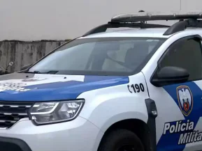 Adolescente de 15 anos é baleada no peito durante suspeita de ‘roleta-russa’ em casa no ES; dois jovens são presos