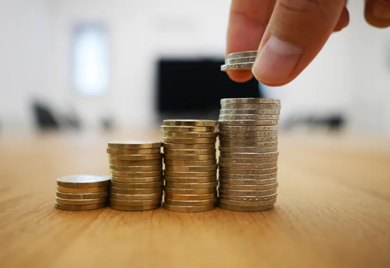 Juros do cartão de crédito rotativo disparam e atingem 436% ao ano em fevereiro