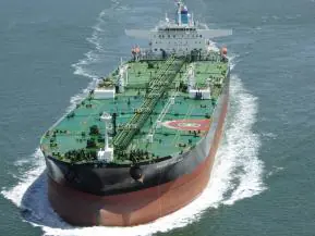 Bloqueio naval dos EUA ao Irã eleva tensão e dispara preços do petróleo no mercado global