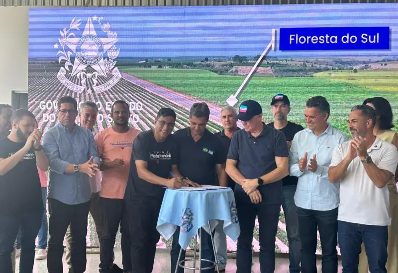 Governador Ricardo Ferraço e prefeito Kleilson Resende inauguram obras em Pedro Canário