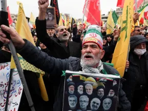 Manifestantes vão às ruas em Teerã protestar contra Israel
