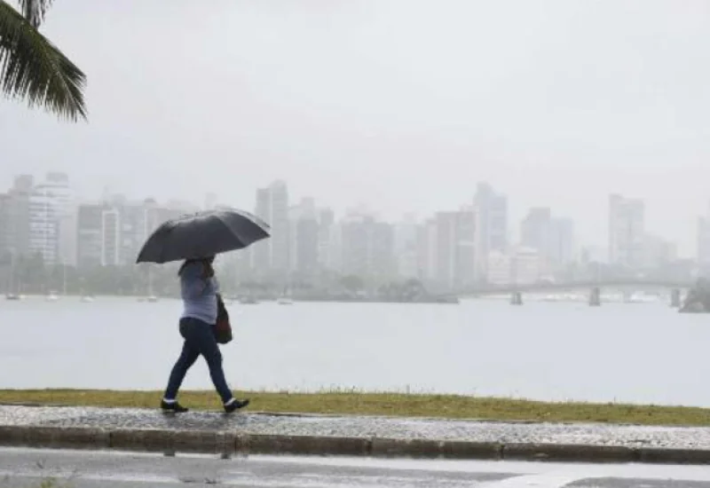 Frente fria avança pelo Sudeste e deve trazer chuva ao ES
