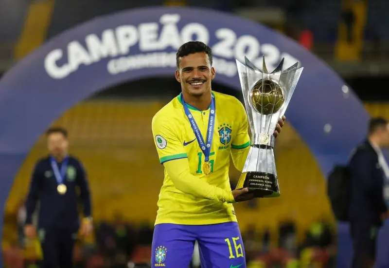 Kaiki na seleção – Lateral do Cruzeiro entra no lugar de Alex Sandro, lesionado