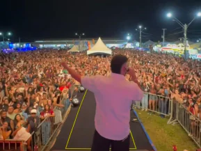 Dilsinho reúne grande público na abertura da Feira do Agronegócio de Jaguaré