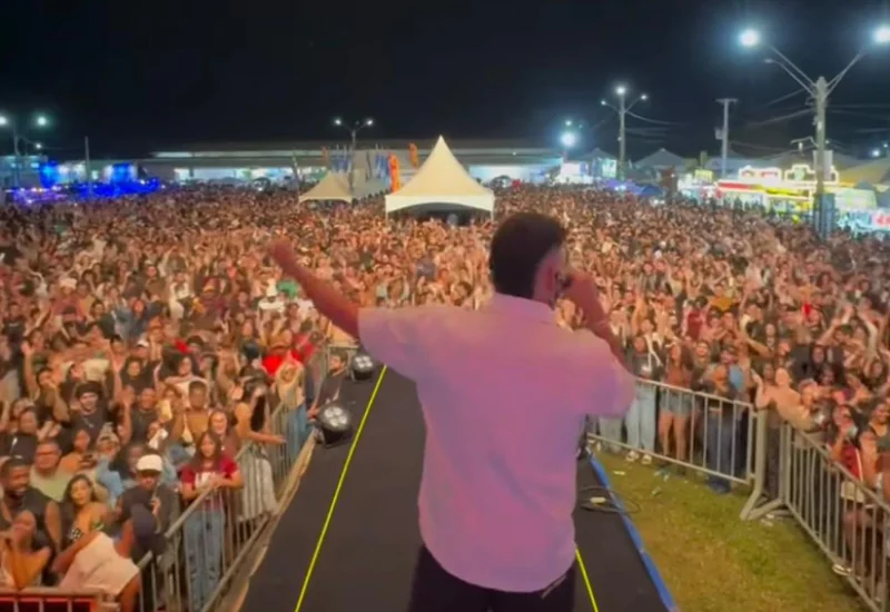 Dilsinho reúne grande público na abertura da Feira do Agronegócio de Jaguaré