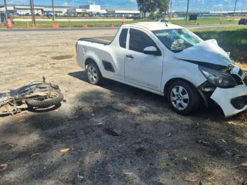 Acidente entre carro e moto deixa mulher morta na BR 101 em São Mateus