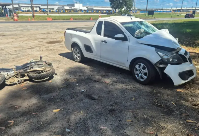 Acidente entre carro e moto deixa mulher morta na BR 101 em São Mateus