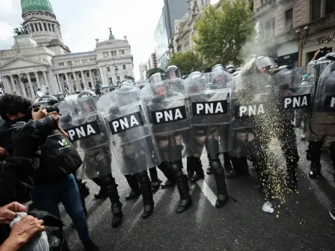 Ajuste de Milei reduz número de novos aposentados em 53% na Argentina
