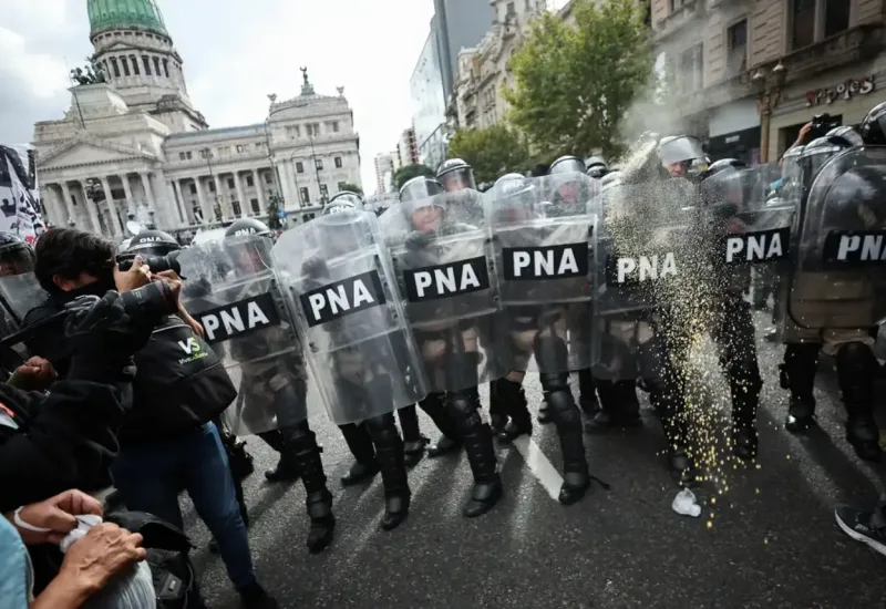 Ajuste de Milei reduz número de novos aposentados em 53% na Argentina