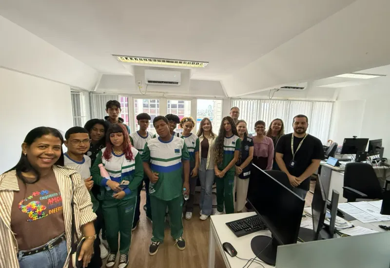 Alunos de São Mateus visitam sede do Procon-ES após se destacarem em programa