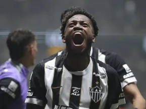 Atlético-MG aproveita expulsão, vira com golaço de Fred e elimina Cruzeiro