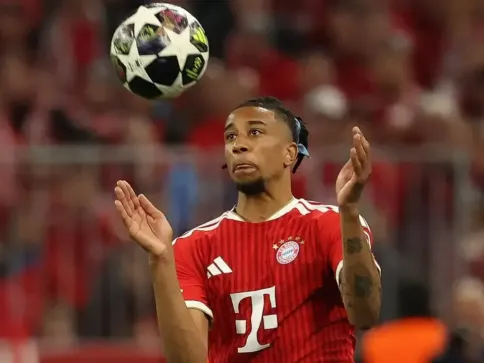 Bayern negocia renovação de Olise após interesse do Real Madrid