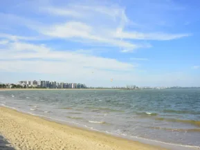 Calor dá as caras: semana começa com sol e tempo firme no ES