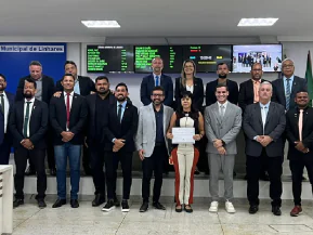 Câmara de Linhares analisa vetos, forma comissão especial e empossa vereador suplente