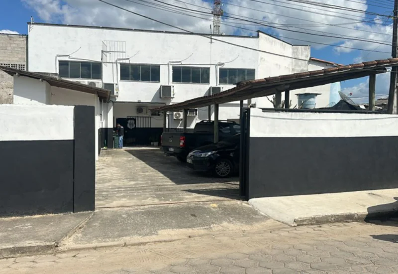 Suspeito de matar dois homens em Sooretama é preso no Complexo do Alemão