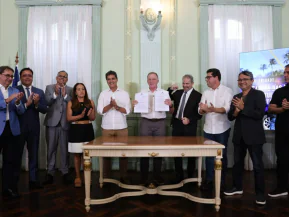 Casagrande sanciona leis que estruturam carreiras da Polícia Científica do ES