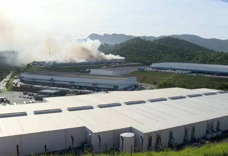 FOGO NO PATRIMÔNIO: Incêndio em Viana dura mais de 30 horas e mobiliza força-tarefa de bombeiros