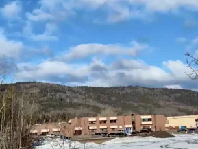 Ataque em escola no Canadá deixa 10 mortos