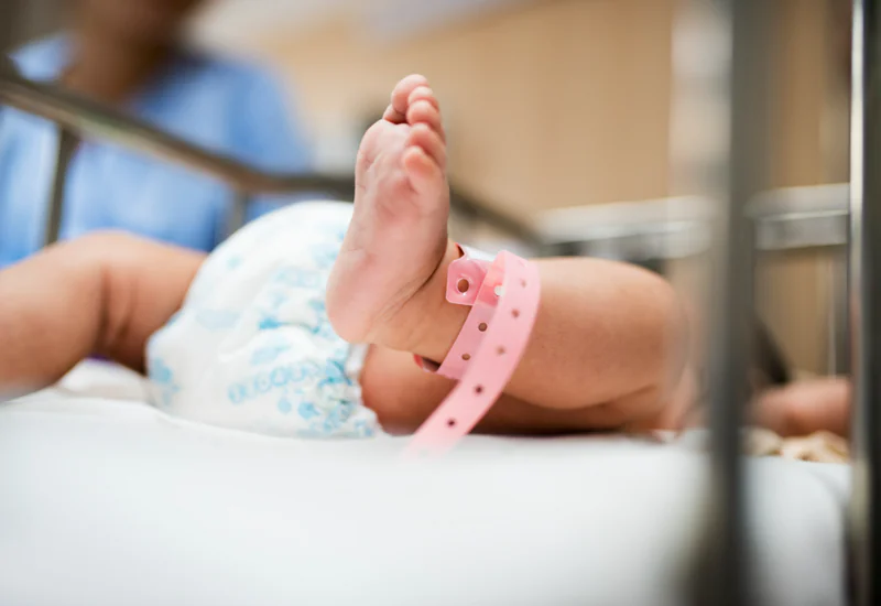 Projeto propõe cartazes sobre entrega voluntária para adoção em hospitais do ES