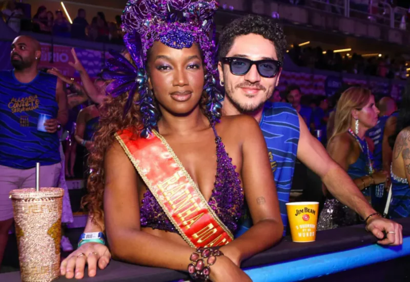 Iza confirma romance com ator o João Vitor Silva