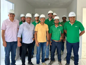 Prefeito de Linhares acompanha construção de 400 moradias do Minha Casa Minha Vida