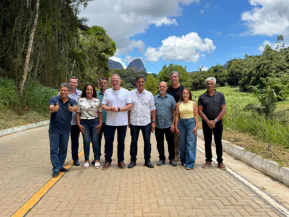 Com o governador Renato Casagrande e o vice, Ricardo Ferraço, Emanuela Pedroso assina ordem para construção de galeria pluvial e inaugura abrigo de crianças em Domingos Martins