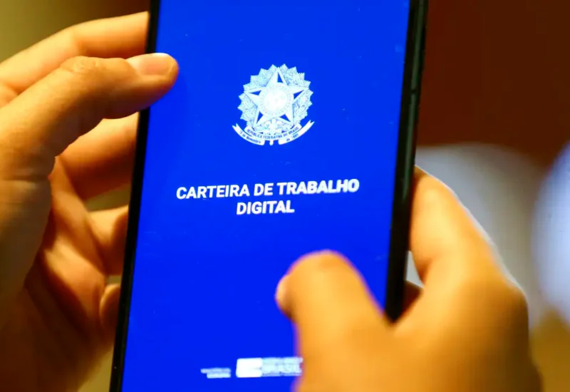Mercado de trabalho mantém taxa de desemprego estável em 5,4