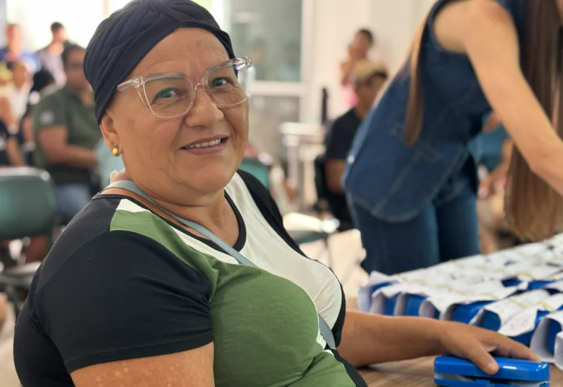 Pacientes do SUS recebem óculos em ação da Prefeitura de Pinheiros