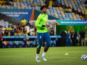 Hugo Souza é convocado para amistosos do Brasil nos EUA após lesão de Alisson