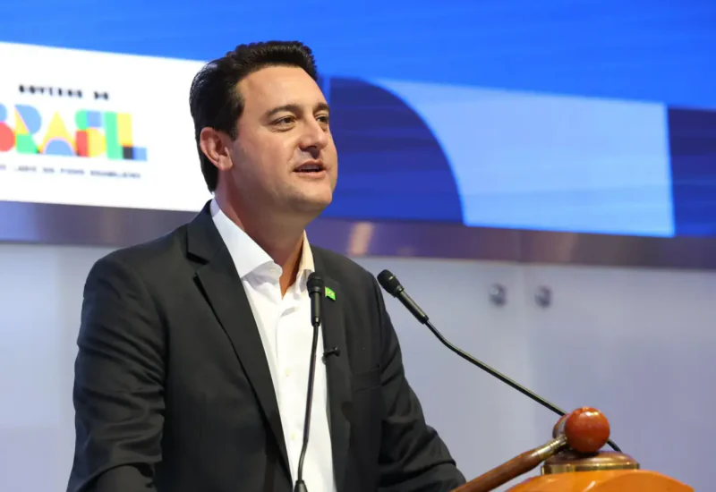 Ratinho Junior anuncia saída da disputa presidencial